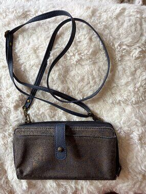 Sakroots Elephant Tech It Out Zip-Around Crossbody Blue and Gold